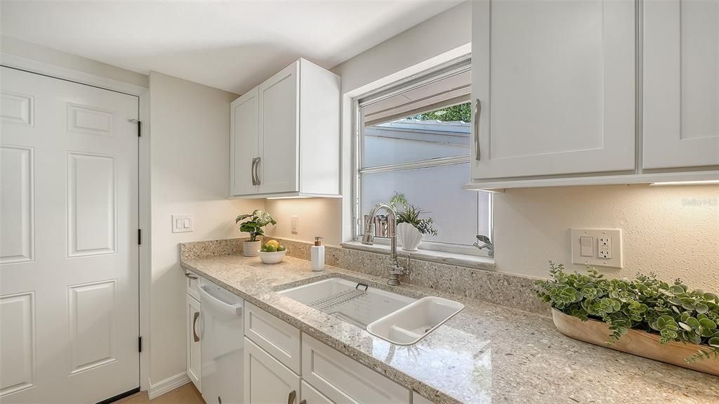 Active With Contract: $640,000 (3 beds, 2 baths, 1327 Square Feet)