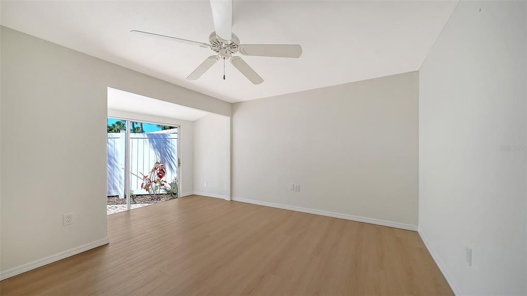 Active With Contract: $640,000 (3 beds, 2 baths, 1327 Square Feet)