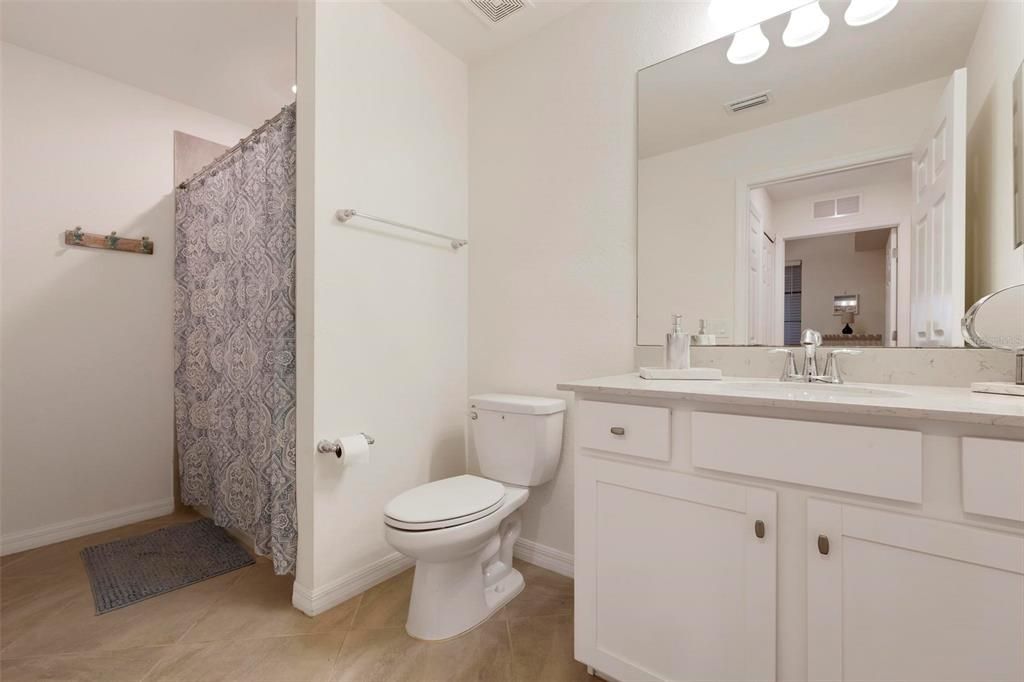 На продажу: $289,000 (2 спален, 2 ванн, 1121 Квадратных фут)