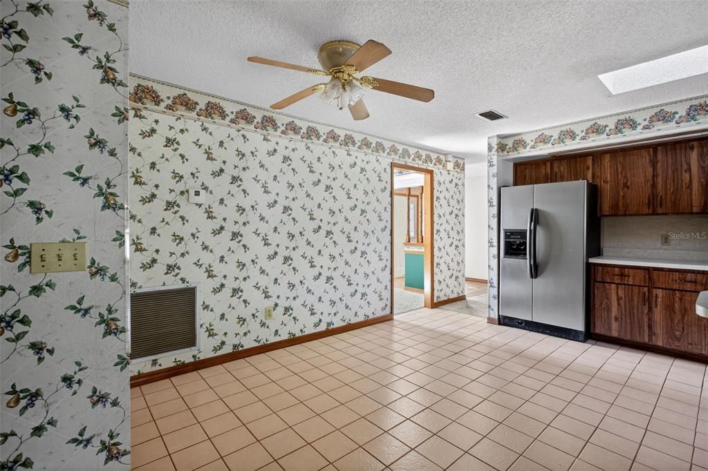 Active With Contract: $315,000 (3 beds, 2 baths, 1944 Square Feet)