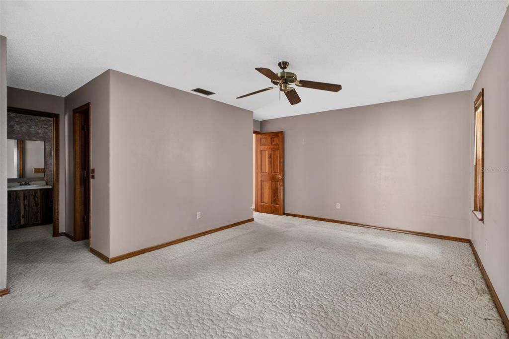 Active With Contract: $315,000 (3 beds, 2 baths, 1944 Square Feet)