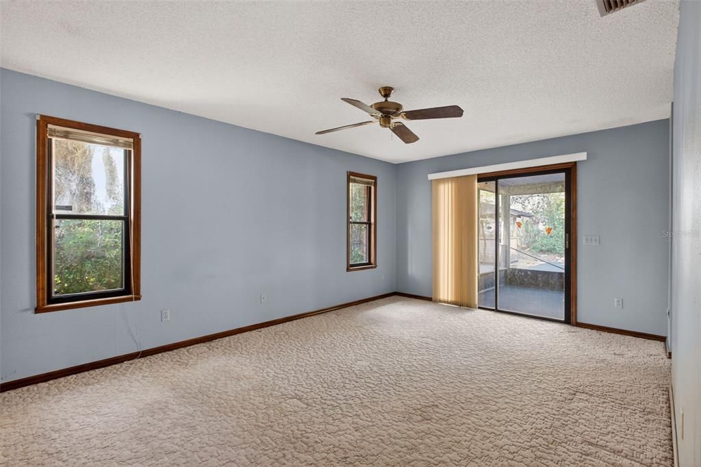 Active With Contract: $315,000 (3 beds, 2 baths, 1944 Square Feet)