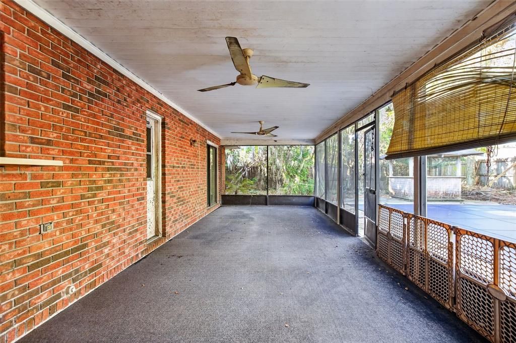 Active With Contract: $315,000 (3 beds, 2 baths, 1944 Square Feet)