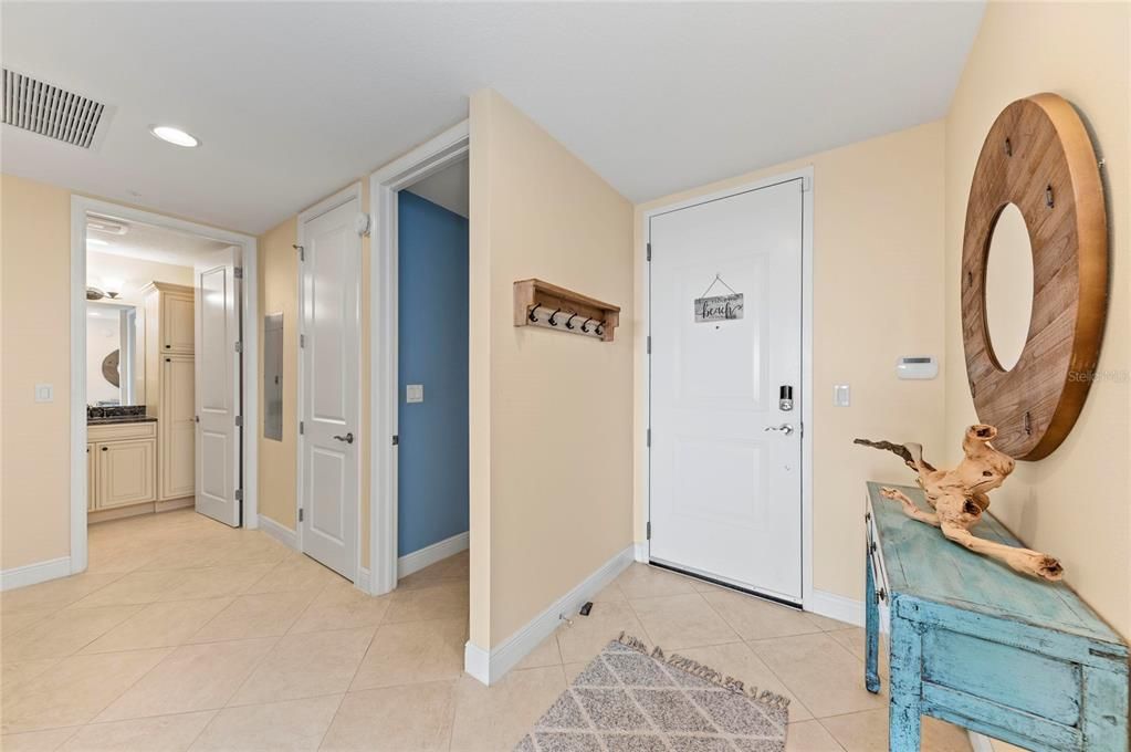 For Sale: $799,000 (3 beds, 3 baths, 1664 Square Feet)