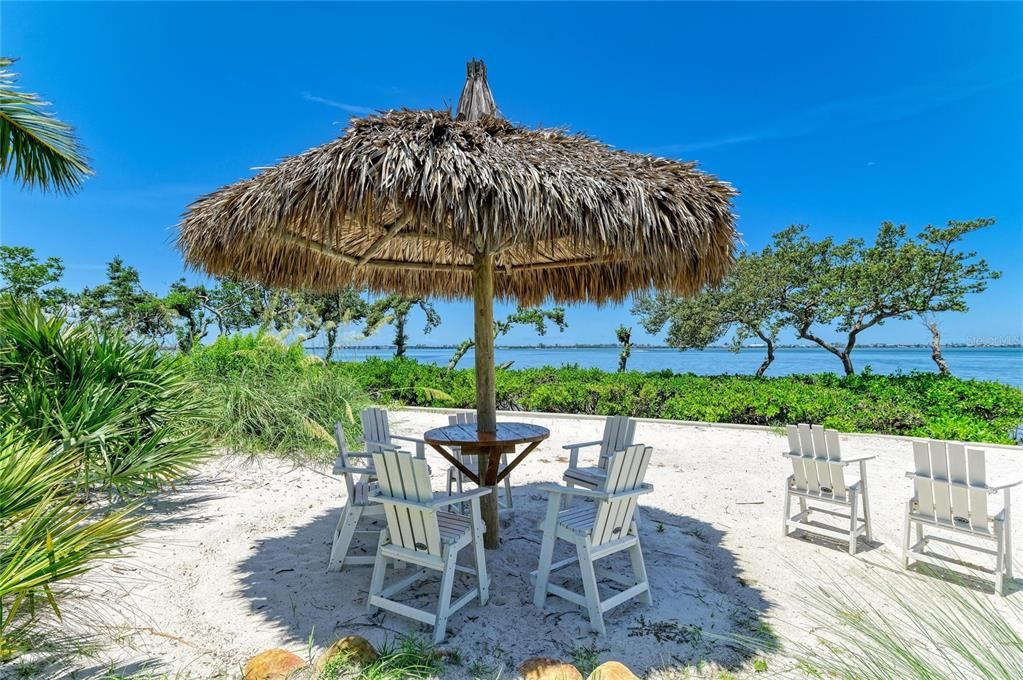 For Sale: $799,000 (3 beds, 3 baths, 1664 Square Feet)