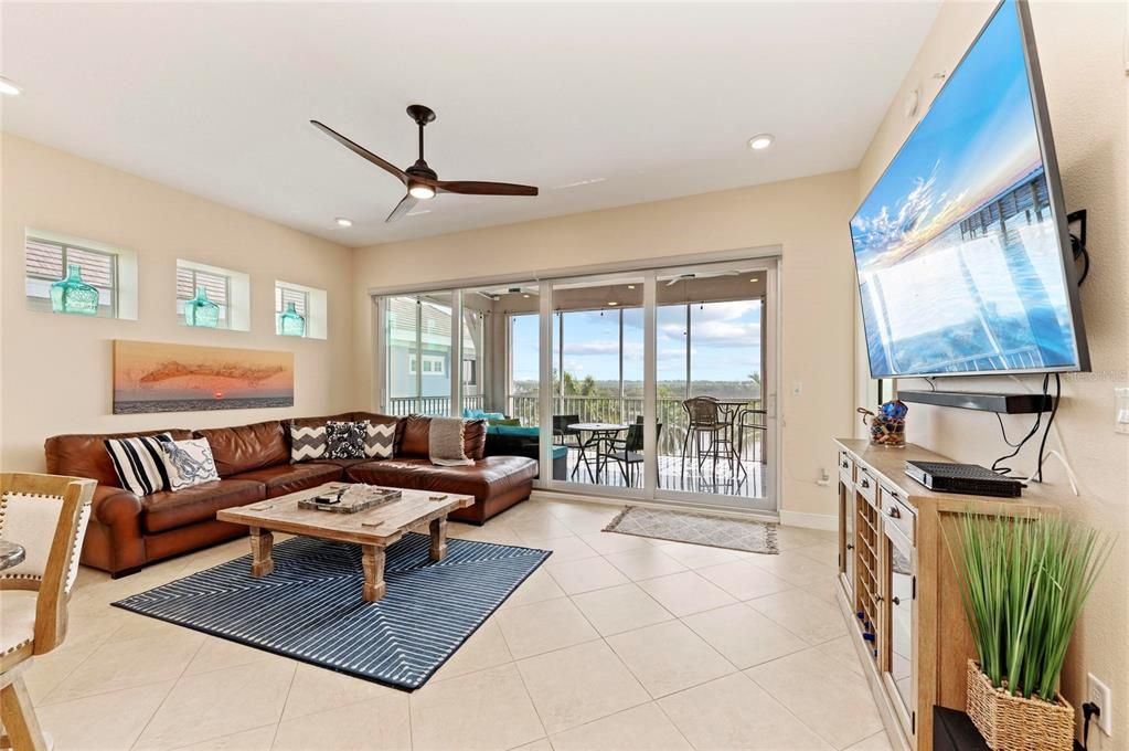 For Sale: $799,000 (3 beds, 3 baths, 1664 Square Feet)