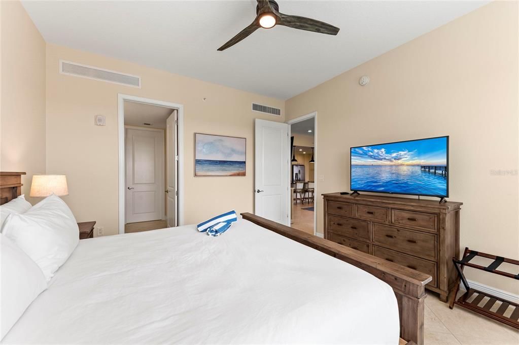 For Sale: $799,000 (3 beds, 3 baths, 1664 Square Feet)