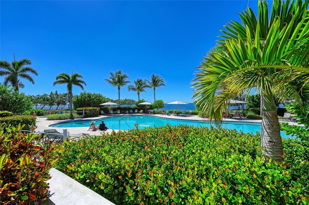 For Sale: $799,000 (3 beds, 3 baths, 1664 Square Feet)