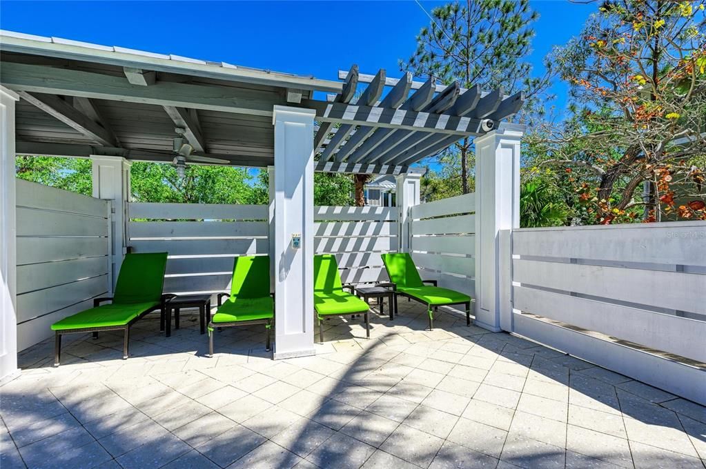 For Sale: $799,000 (3 beds, 3 baths, 1664 Square Feet)