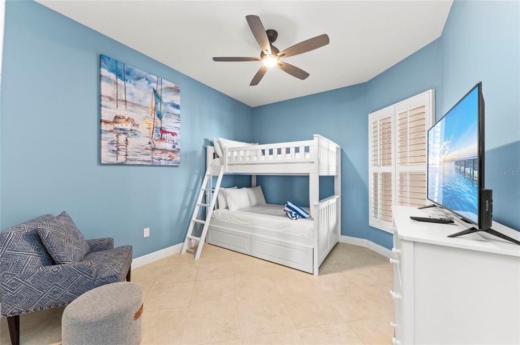 For Sale: $799,000 (3 beds, 3 baths, 1664 Square Feet)