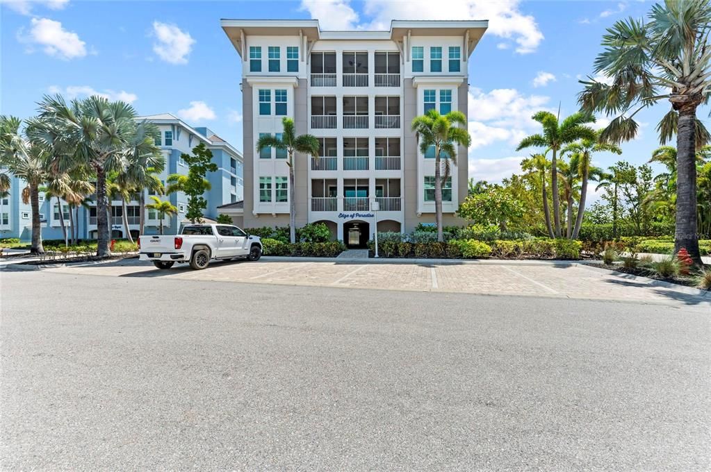 For Sale: $799,000 (3 beds, 3 baths, 1664 Square Feet)