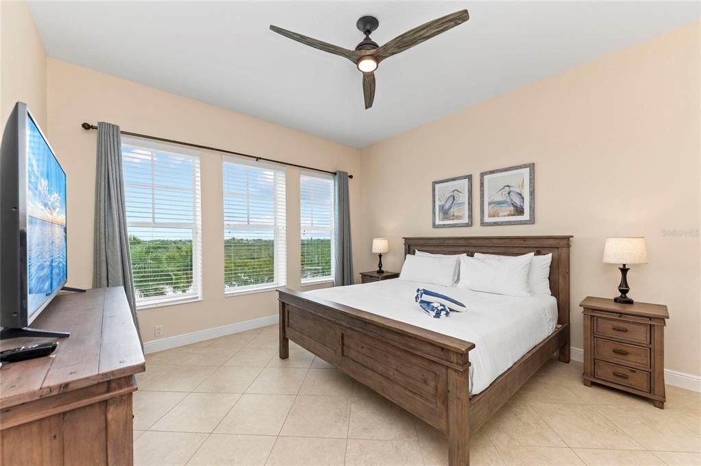 For Sale: $799,000 (3 beds, 3 baths, 1664 Square Feet)