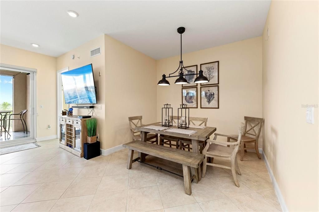 For Sale: $799,000 (3 beds, 3 baths, 1664 Square Feet)