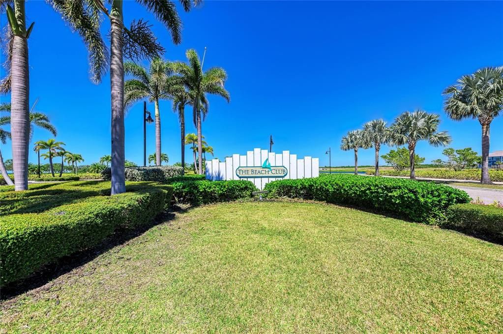 For Sale: $799,000 (3 beds, 3 baths, 1664 Square Feet)