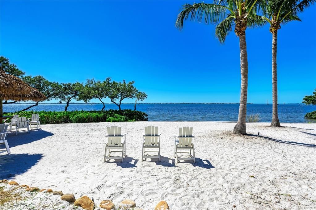 For Sale: $799,000 (3 beds, 3 baths, 1664 Square Feet)