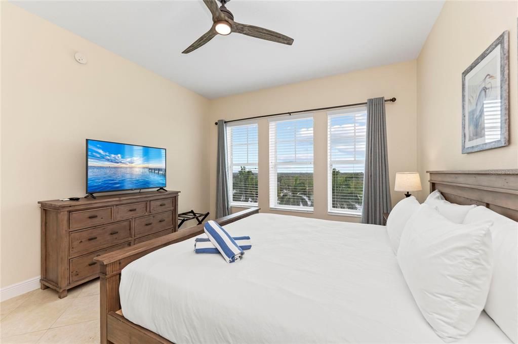 For Sale: $799,000 (3 beds, 3 baths, 1664 Square Feet)