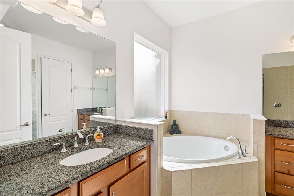 For Rent: $2,750 (3 beds, 3 baths, 2494 Square Feet)