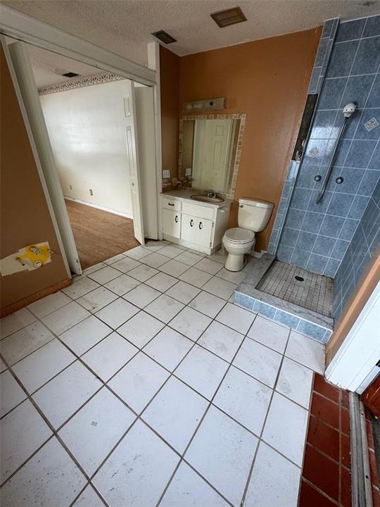Activo con contrato: $118,000 (3 camas, 2 baños, 1125 Pies cuadrados)
