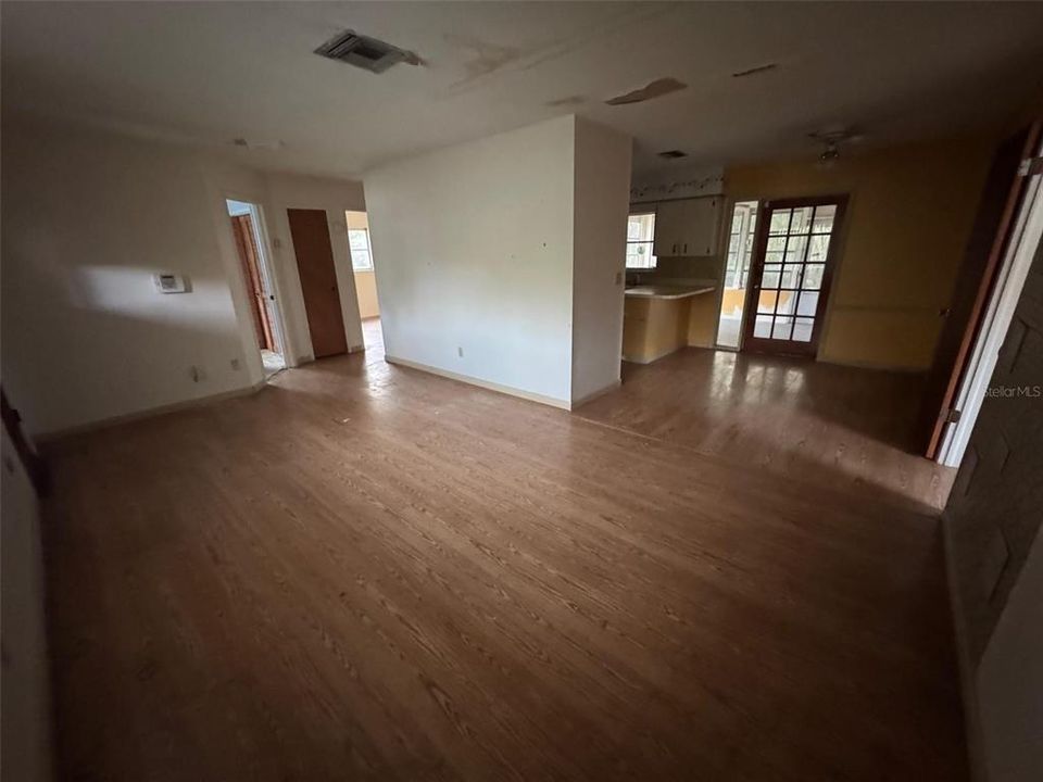 Activo con contrato: $118,000 (3 camas, 2 baños, 1125 Pies cuadrados)
