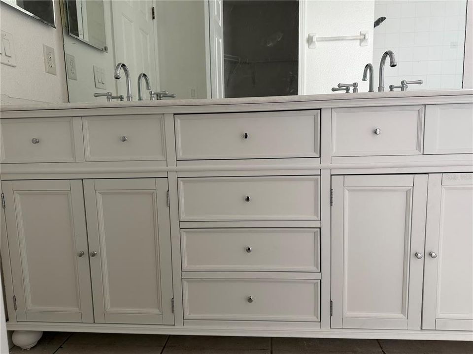 En Venta: $335,000 (4 camas, 2 baños, 1562 Pies cuadrados)