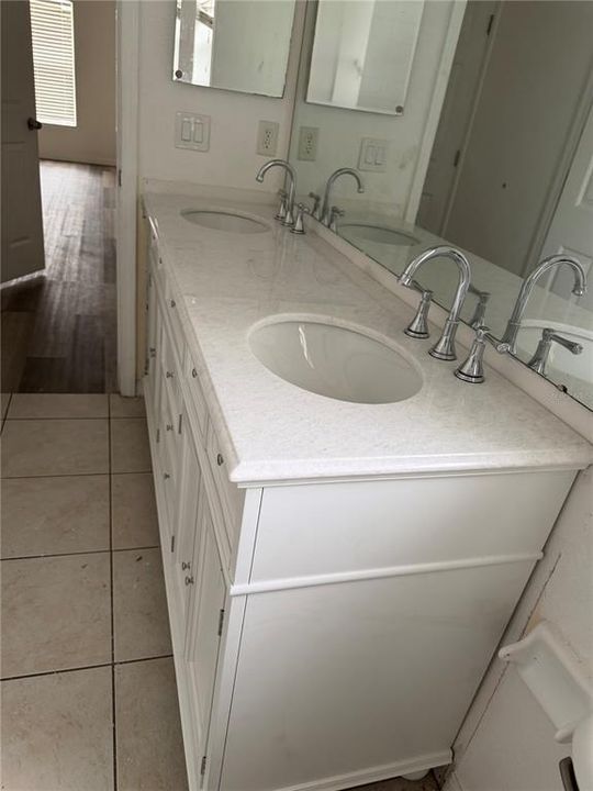 En Venta: $335,000 (4 camas, 2 baños, 1562 Pies cuadrados)