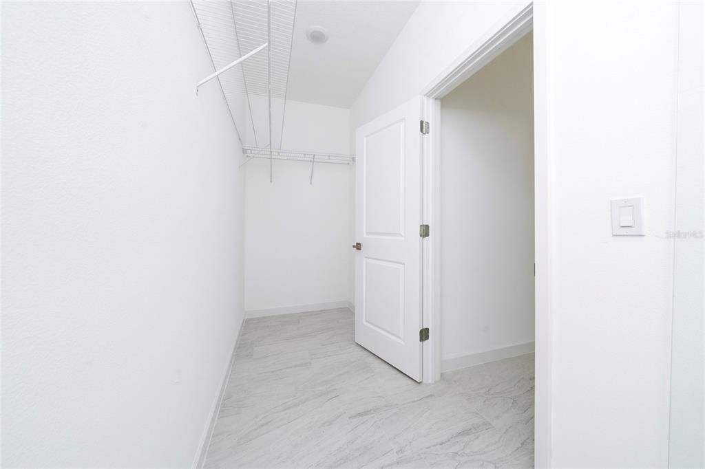 合同活跃: $389,900 (3 贝兹, 2 浴室, 1592 平方英尺)