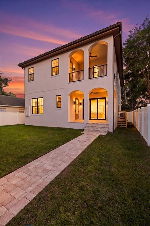Activo con contrato: $1,395,000 (4 camas, 3 baños, 2916 Pies cuadrados)