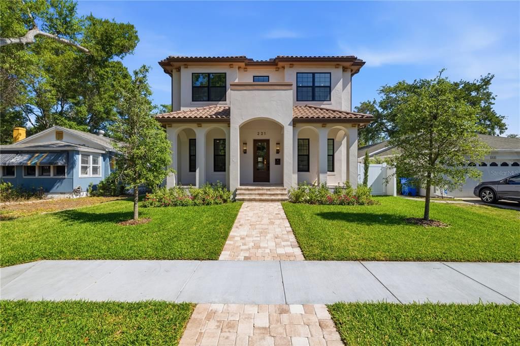 Activo con contrato: $1,395,000 (4 camas, 3 baños, 2916 Pies cuadrados)