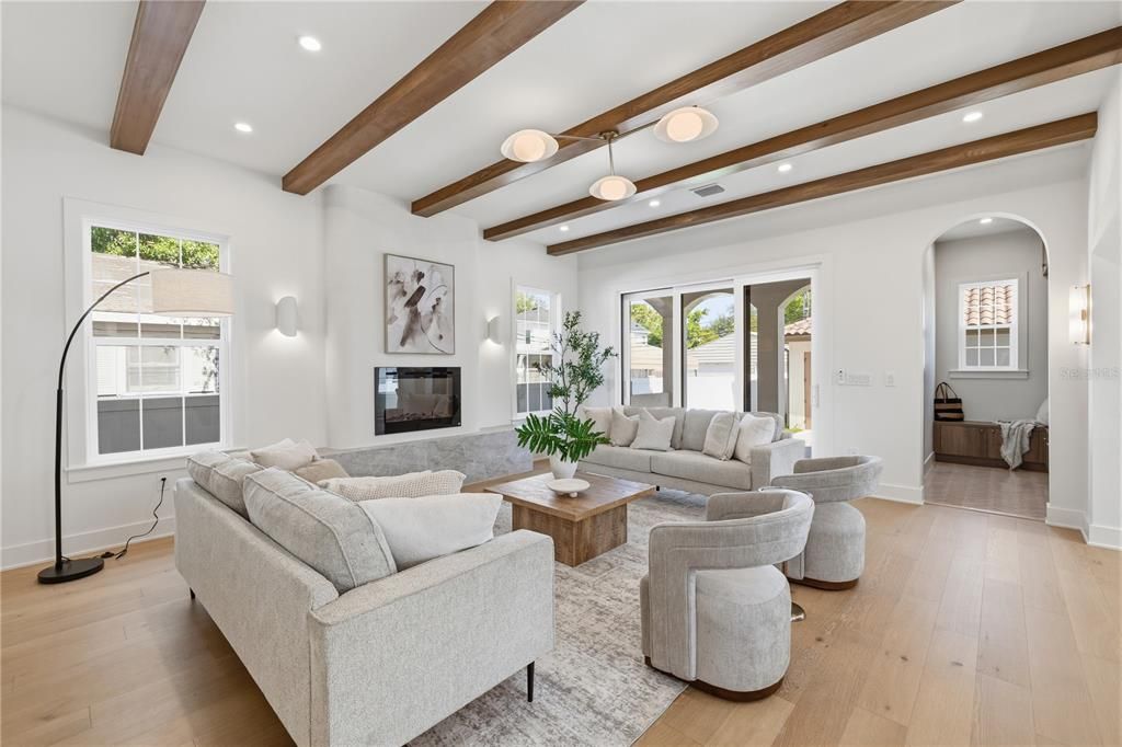 Activo con contrato: $1,395,000 (4 camas, 3 baños, 2916 Pies cuadrados)