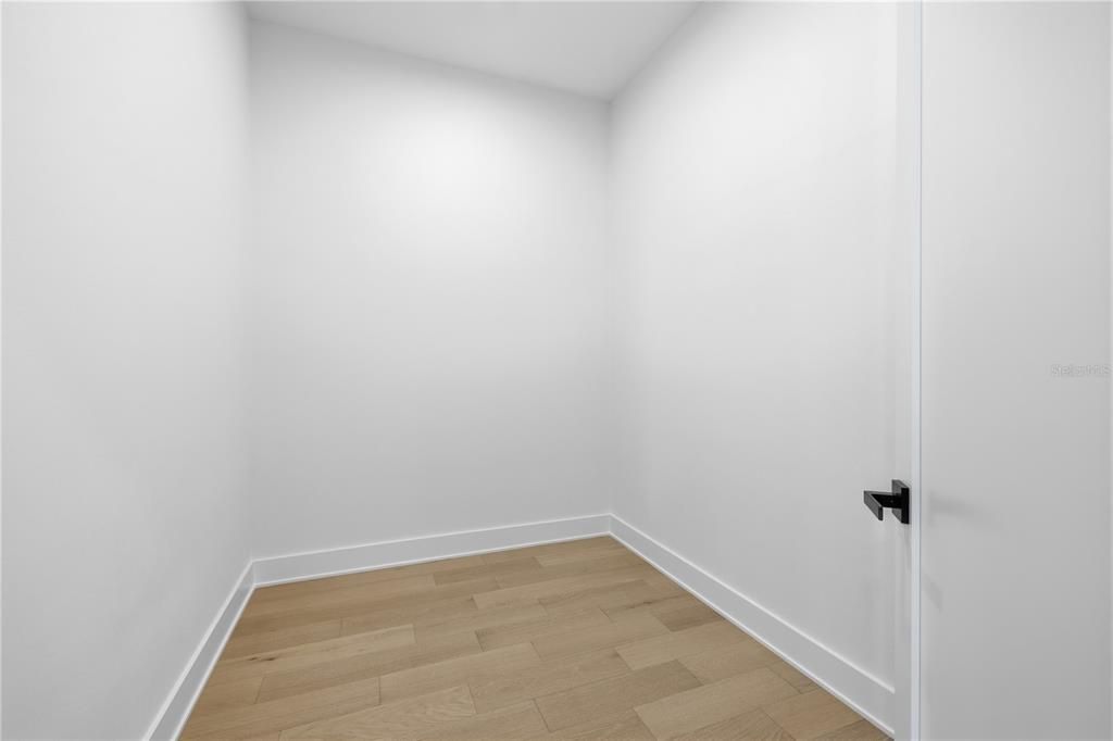 Activo con contrato: $1,395,000 (4 camas, 3 baños, 2916 Pies cuadrados)