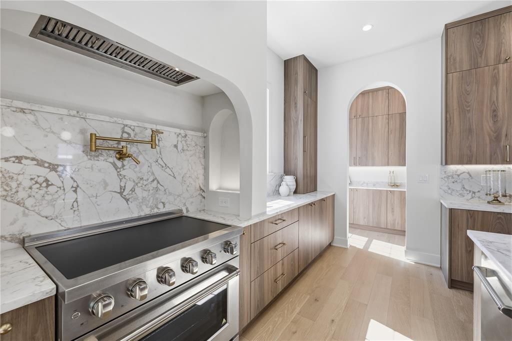 Activo con contrato: $1,395,000 (4 camas, 3 baños, 2916 Pies cuadrados)