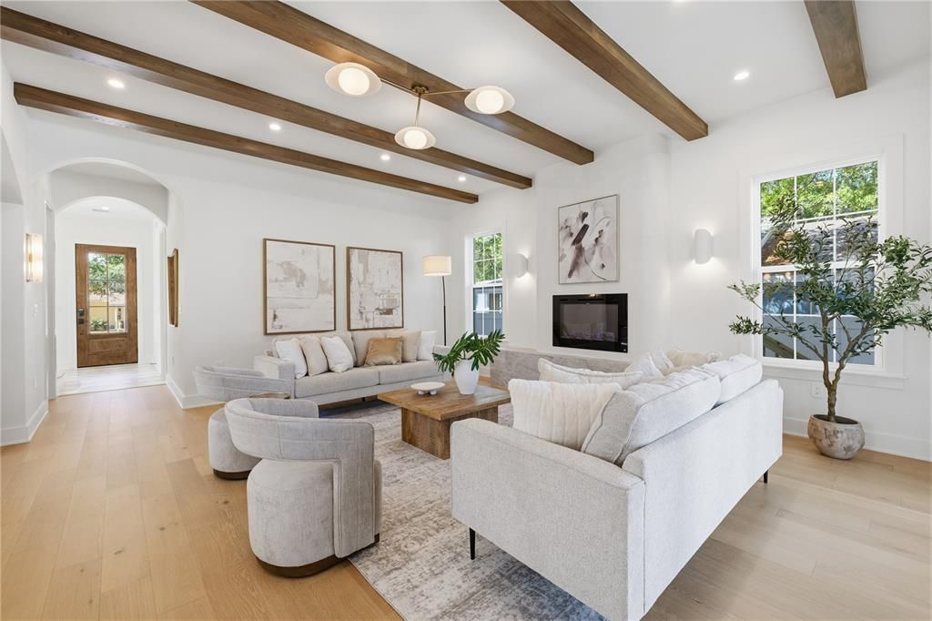 Activo con contrato: $1,395,000 (4 camas, 3 baños, 2916 Pies cuadrados)