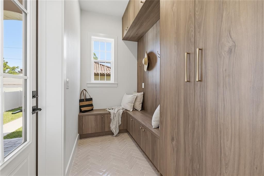 Activo con contrato: $1,395,000 (4 camas, 3 baños, 2916 Pies cuadrados)
