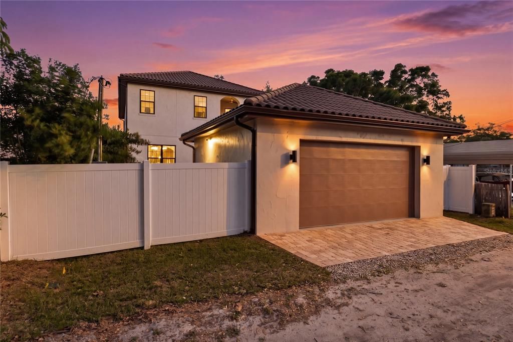 Activo con contrato: $1,395,000 (4 camas, 3 baños, 2916 Pies cuadrados)