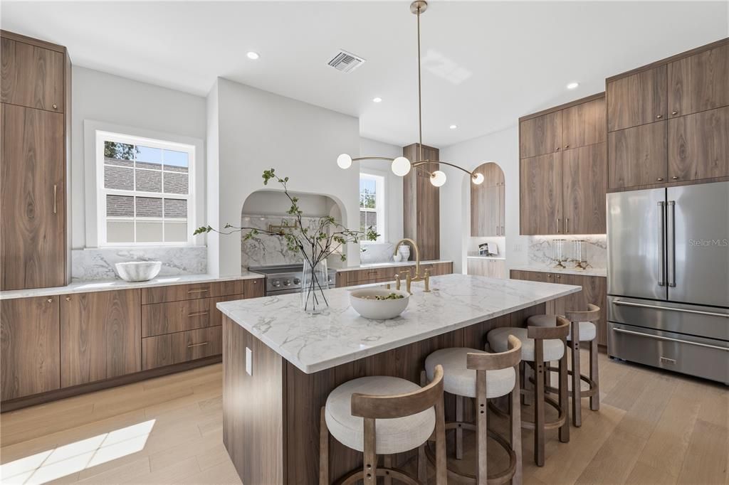 Activo con contrato: $1,395,000 (4 camas, 3 baños, 2916 Pies cuadrados)