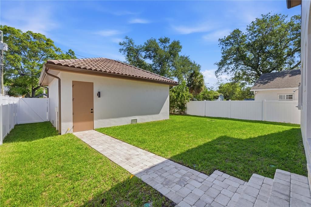 Activo con contrato: $1,395,000 (4 camas, 3 baños, 2916 Pies cuadrados)