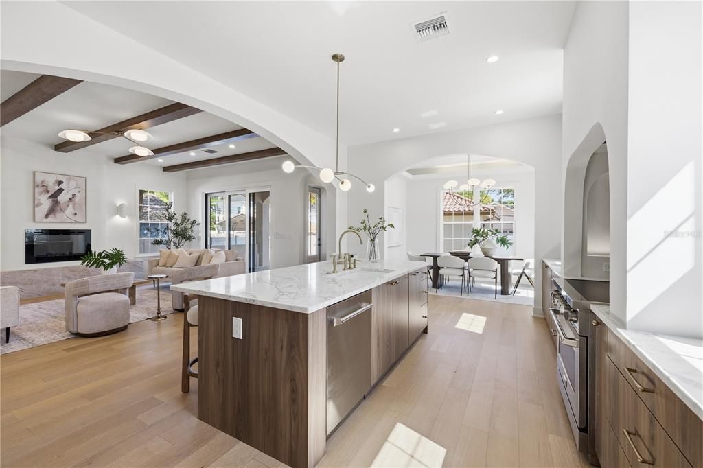 Activo con contrato: $1,395,000 (4 camas, 3 baños, 2916 Pies cuadrados)