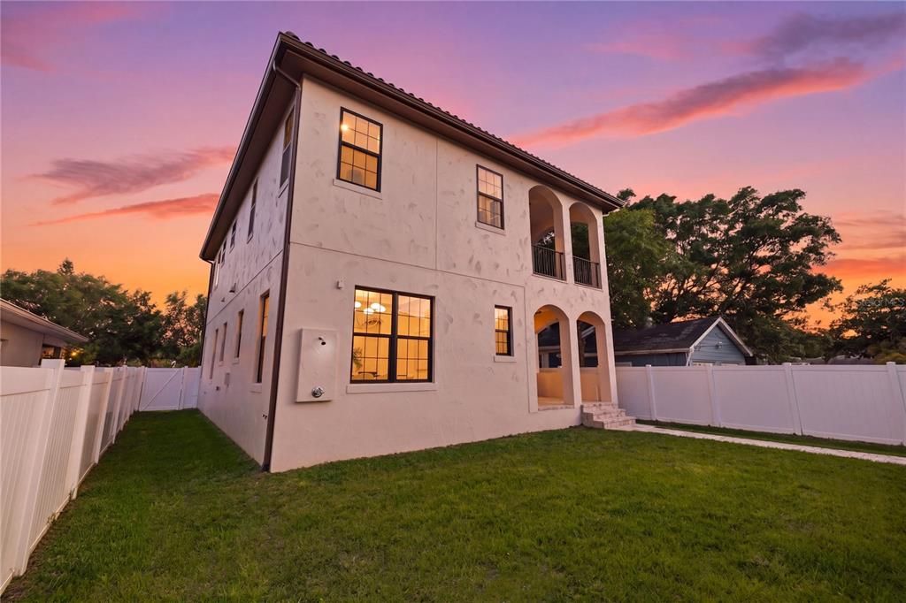 Activo con contrato: $1,395,000 (4 camas, 3 baños, 2916 Pies cuadrados)