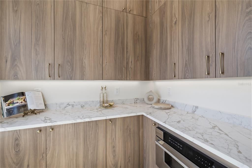 Activo con contrato: $1,395,000 (4 camas, 3 baños, 2916 Pies cuadrados)