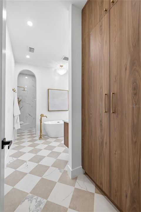 Activo con contrato: $1,395,000 (4 camas, 3 baños, 2916 Pies cuadrados)