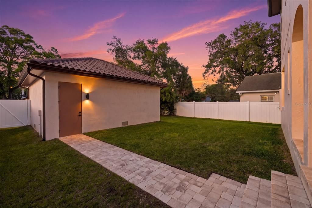 Activo con contrato: $1,395,000 (4 camas, 3 baños, 2916 Pies cuadrados)