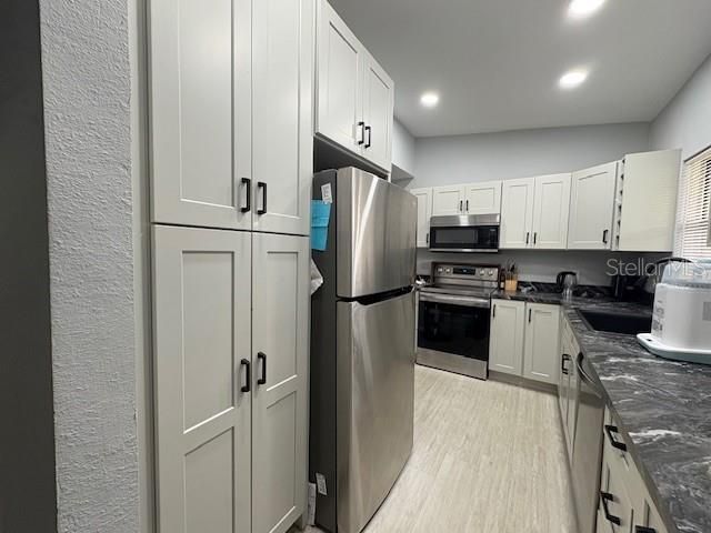 For Sale: $279,900 (4 beds, 2 baths, 1786 Square Feet)