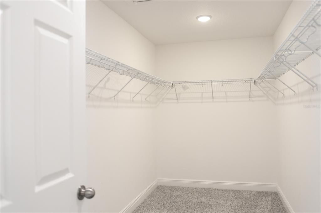 Activo con contrato: $515,000 (5 camas, 3 baños, 3170 Pies cuadrados)