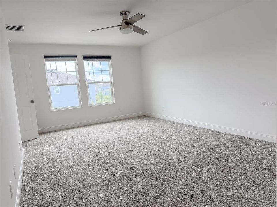 Activo con contrato: $515,000 (5 camas, 3 baños, 3170 Pies cuadrados)