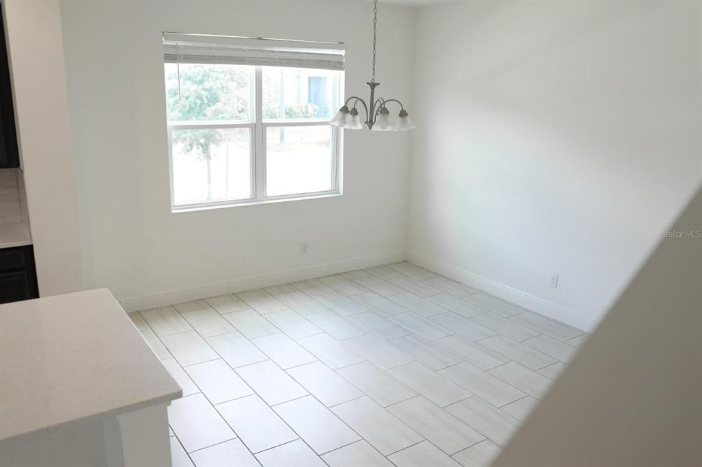 Activo con contrato: $515,000 (5 camas, 3 baños, 3170 Pies cuadrados)
