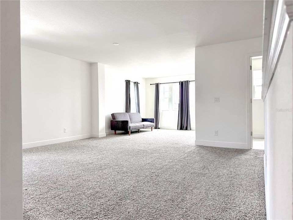 Activo con contrato: $515,000 (5 camas, 3 baños, 3170 Pies cuadrados)