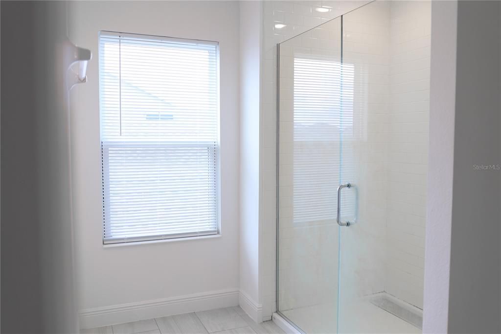 Activo con contrato: $515,000 (5 camas, 3 baños, 3170 Pies cuadrados)