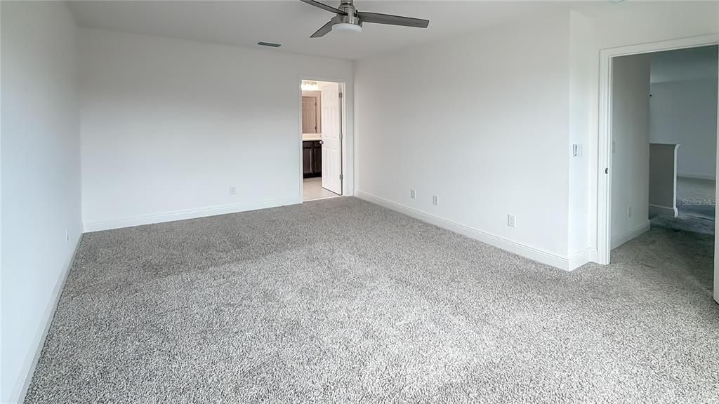 Activo con contrato: $515,000 (5 camas, 3 baños, 3170 Pies cuadrados)