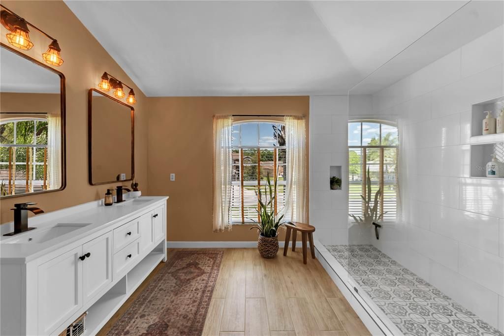 En Venta: $799,900 (4 camas, 2 baños, 3720 Pies cuadrados)