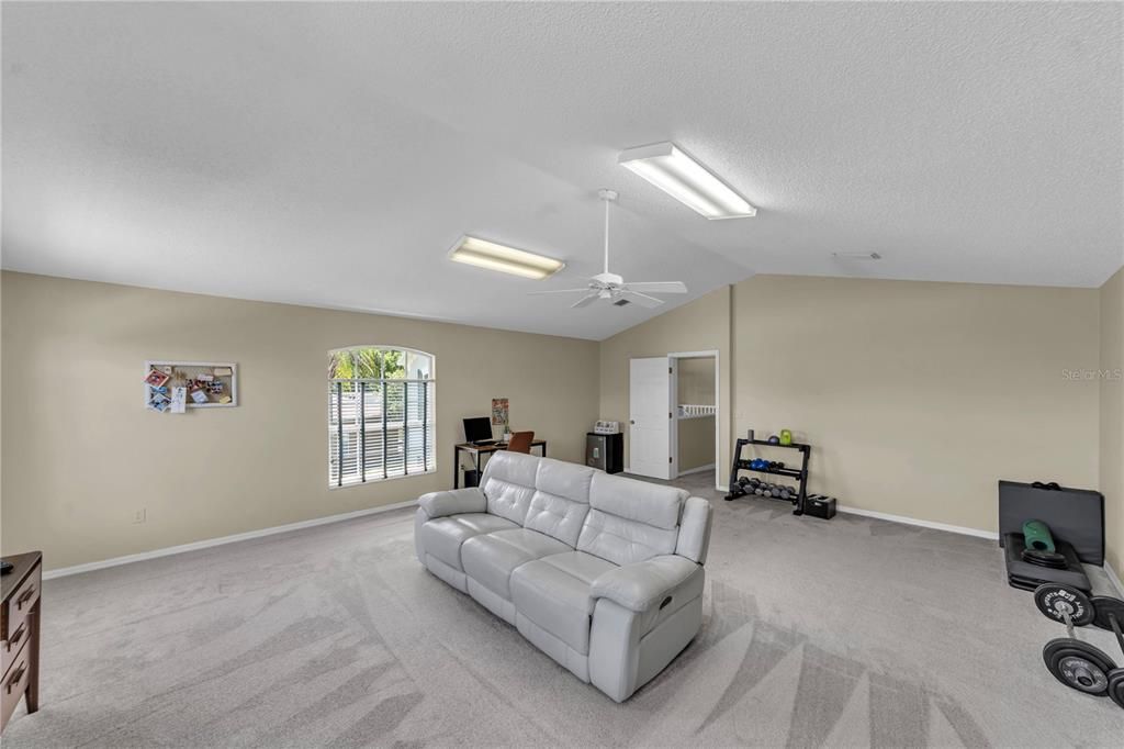 En Venta: $799,900 (4 camas, 2 baños, 3720 Pies cuadrados)